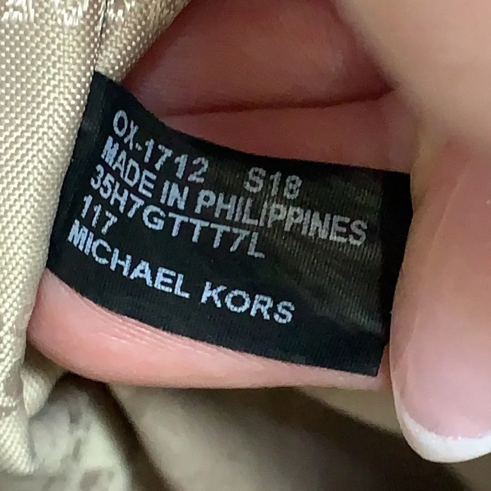 Michael Kors Jet Set Tote in Vanilla